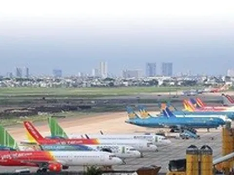 Nhiều chặng bay 'cháy vé', giá vé tăng cao dịp lễ 30/4 - 1/5