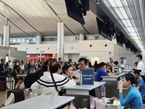 Nhiều du khách hủy phòng, hủy tour vì giá vé máy bay tăng