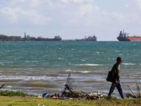 3 tháng không có tàu chở nhiên liệu nào đến, Cuba tìm ra 'lối đi khác'