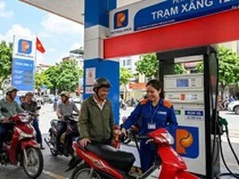 1 lít xăng tốn 1/3 thu nhập một ngày ở Lào, 1/5 ở Campuchia, Việt Nam thì sao?