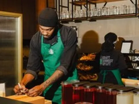 Một chuỗi cà phê tăng cường chính sách khách hàng phải tips cho nhân viên, cá nhân xuất sắc được thưởng 8 triệu đồng/quý