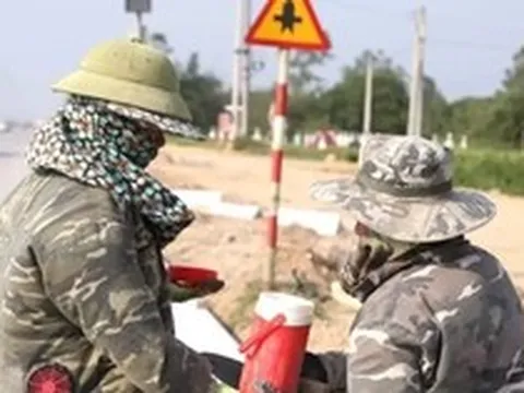 Miền Trung nắng nóng gay gắt, có nơi trên 39 độ