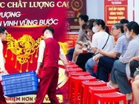 Ảnh, clip: Tình hình tại cửa hàng Bảo Tín Minh Châu sau thông tin khởi tố cựu Tổng giám đốc Công ty cùng con trai