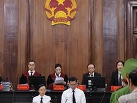 Bắt đầu xét xử 22 bị cáo "phù phép" khu đất 39-39B Bến Vân Đồn