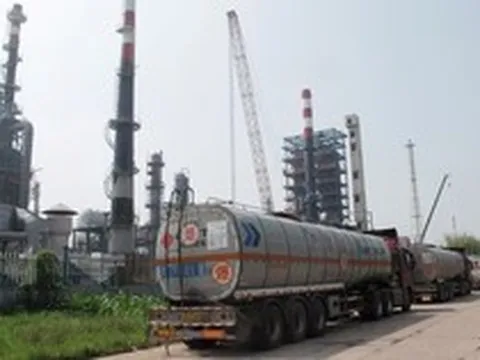 Giá dầu vừa hạ nhiệt, một loạt doanh nghiệp Trung Quốc lập tức tìm đến mua hàng Iran - Giữa đường bất ngờ 'quay xe' vì một lý do