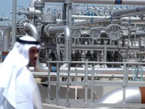 Thế giới đang lên 'cơn khát', quốc gia nắm trữ lượng 267 tỷ thùng dầu bất ngờ báo tin không vui