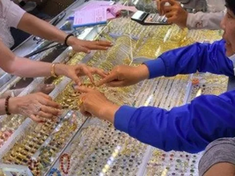 Giá vàng hôm nay, 10-4: Bật tăng trở lại sau phiên lao dốc