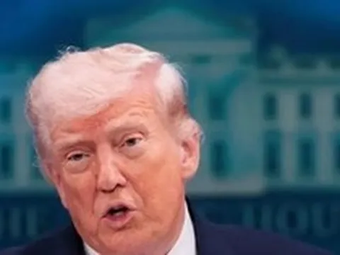 Tổng thống Trump tuyên bố Mỹ sẽ chặn các tàu thuyền đi qua eo biển Hormuz