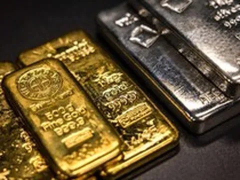"Cá mập" mạnh tay bán hàng tấn vàng bạc khi giá hồi phục
