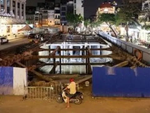 Xuyên đêm thi công loạt công trình chống ngập trong lòng phố cổ Hà Nội