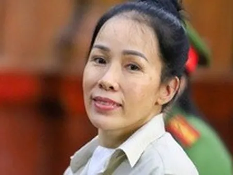 Hình ảnh mới nhất của Youtuber Đinh Lan tại phiên toà liên quan bà Nguyễn Phương Hằng