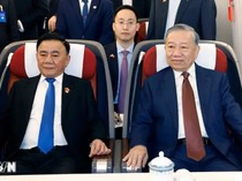 Tổng Bí thư, Chủ tịch nước Tô Lâm rời Bắc Kinh tới thăm Nam Ninh bằng tàu cao tốc