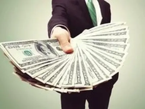 Cựu cán bộ Hải quan cầm 5 tỷ đồng 'chạy' tại ngoại cho giám đốc doanh nghiệp