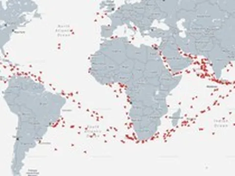 70 siêu tàu chở dầu xếp hàng dài, đồng loạt hướng về phía Mỹ - chuyện gì đang xảy ra?