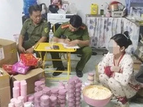 Cô gái 19 tuổi "sản xuất" mỹ phẩm trắng da bằng máy đánh trứng: Sự thật phía sau khiến nhiều người rùng mình