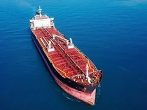 Công ty quản lý đội tàu chở dầu lớn nhất Việt Nam báo lãi tăng đột biến, cổ phiếu "bốc đầu" kịch trần