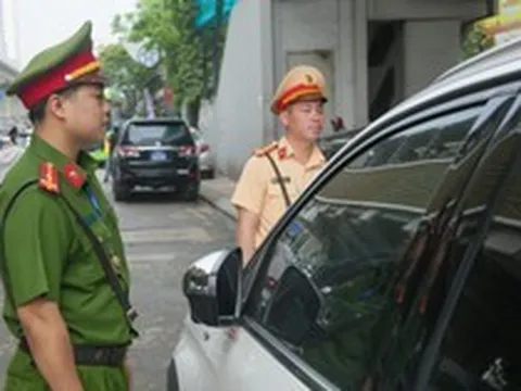 CSGT Hà Nội sử dụng thiết bị đặc biệt để xử lý 1 lỗi vi phạm giao thông phổ biến, các tài xế chú ý