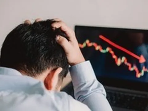 Khối ngoại bán ròng đột biến hơn 2.000 tỷ đồng phiên cuối tuần, cổ phiếu nào là tâm điểm "xả hàng"?