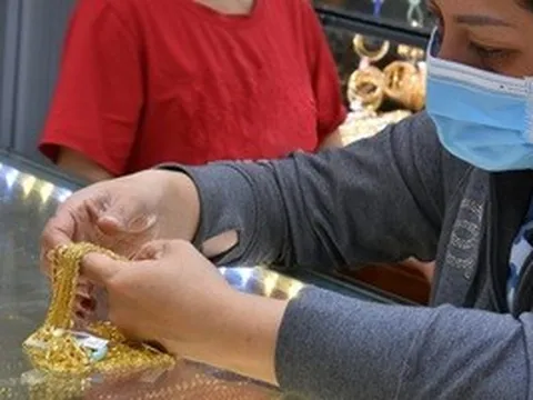 Giá vàng hôm nay, 24-4: Tiếp tục lao dốc