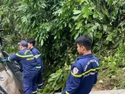 Xe khách lao xuống vực sâu 100m, 2 người tử vong, 24 người bị thương