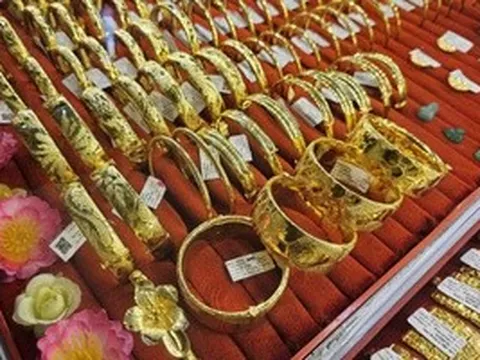 Giá vàng trong nước liên tục sụt giảm, vẫn cao hơn thế giới gần 20 triệu đồng/lượng