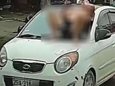 Bất ngờ lý do người đàn ông nằm trên capo ô tô đang chạy giữa phố Hà Nội