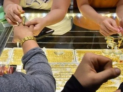 Giá vàng hôm nay, 30-4: Tiếp tục giảm sâu