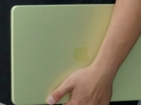 Chiếc MacBook rẻ nhất lịch sử bất ngờ giảm giá tại Việt Nam, đang "cháy hàng" diện rộng