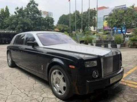 Từng là biểu tượng của giới siêu giàu, Rolls-Royce Phantom 2007 giờ rao bán giá ‘ngỡ ngàng’