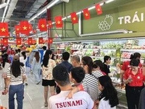 Dòng người đổ về siêu thị, trung tâm thương mại mua sắm