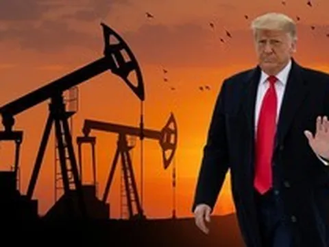 Tổng thống Mỹ Donald Trump lại phát tín hiệu, giá dầu thế giới lập tức lao dốc