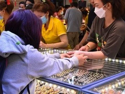 Giá vàng hôm nay 8-5: Đảo chiều sụt giảm mạnh