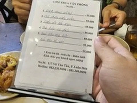 Từ quán cơm đến cà phê lề đường đều than khó giữ giá bán như cũ