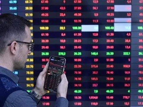 VN-Index lại thủng mốc 1.900 điểm