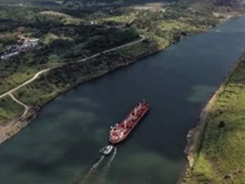 Eo biển Hormuz tê liệt, thế giới đổ dồn về một tuyến đường thủy mới: Gần 1,8 triệu thùng dầu băng qua mỗi ngày, tắc nghẽn cục bộ, trả giá đến 1 triệu USD cũng khó mà đi qua được