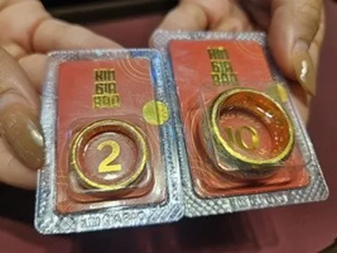 Giá vàng miếng SJC và vàng nhẫn quay đầu tăng vọt