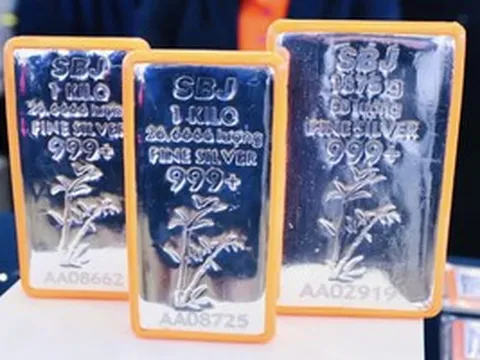 Giá bạc hôm nay 14-5: Vượt xa đà tăng của vàng, chạm mốc 3,3 triệu đồng/lượng
