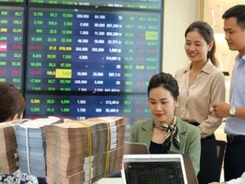 Chứng khoán tiếp sức tín dụng ngân hàng
