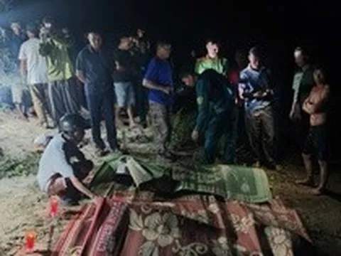 Lật thuyền trên sông Ngàn Phố, 4 người trong gia đình tử vong