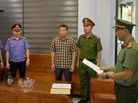Hiệu trưởng một trường tiểu học ở Quảng Trị bị bắt tạm giam