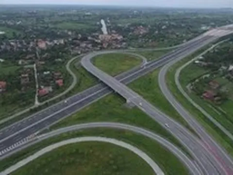 Đề xuất 'lên đời' nhiều tuyến đường huyết mạch