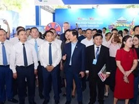 Gian hàng của SACOMBANK thu hút khách quốc tế tại Lễ hội tài chính số 2026