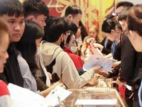 Chưa từng thấy: Vàng giảm thủng đáy, người vừa mua sáng nay đã lỗ hơn 7 triệu đồng/lượng