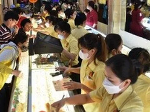 Giá vàng hôm nay 10-6: Vàng thế giới "bốc hơi" hơn 100 USD