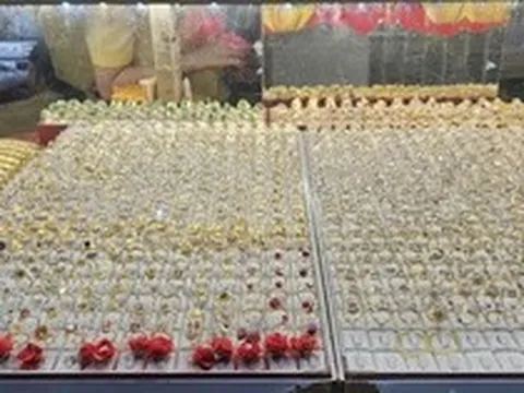 Chuyện gì đang xảy ra với vàng miếng SJC, vàng nhẫn?