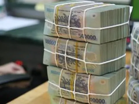 NHNN tiếp tục hút ròng, lãi suất qua đêm giảm về 4,9%/năm