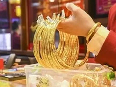 Một tuần giá vàng biến động dữ dội
