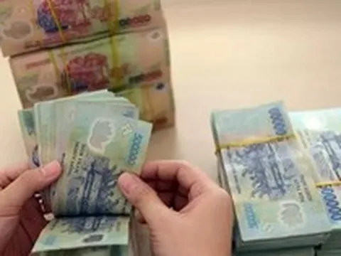 Lãi suất huy động tăng cao, vì sao ngân hàng vẫn 'khát' vốn?