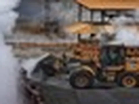 Điều động xe cẩu, máy xúc rầm rộ khai khác ‘kho báu’ lớn nhất thế giới, Trung Quốc bất ngờ ra cảnh báo rắn khi nước láng giềng ‘ngáng chân’