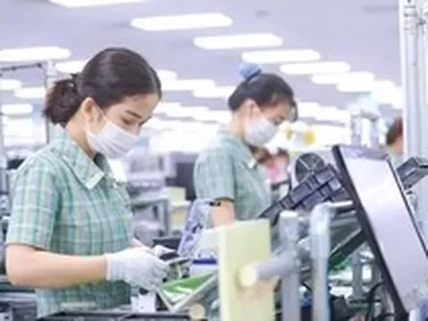 Nhập siêu tăng 2,8 tỷ USD chỉ sau nửa tháng